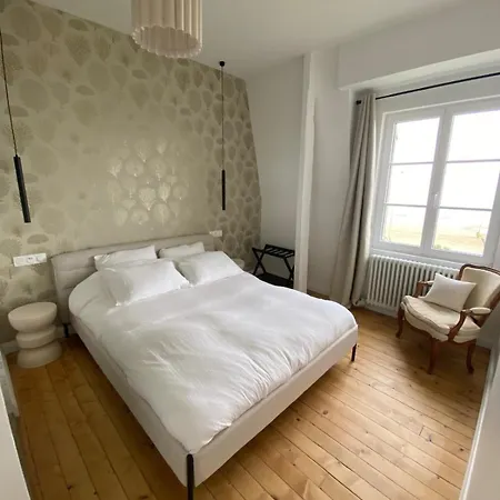 Villa Beachfront Renovated In 2025